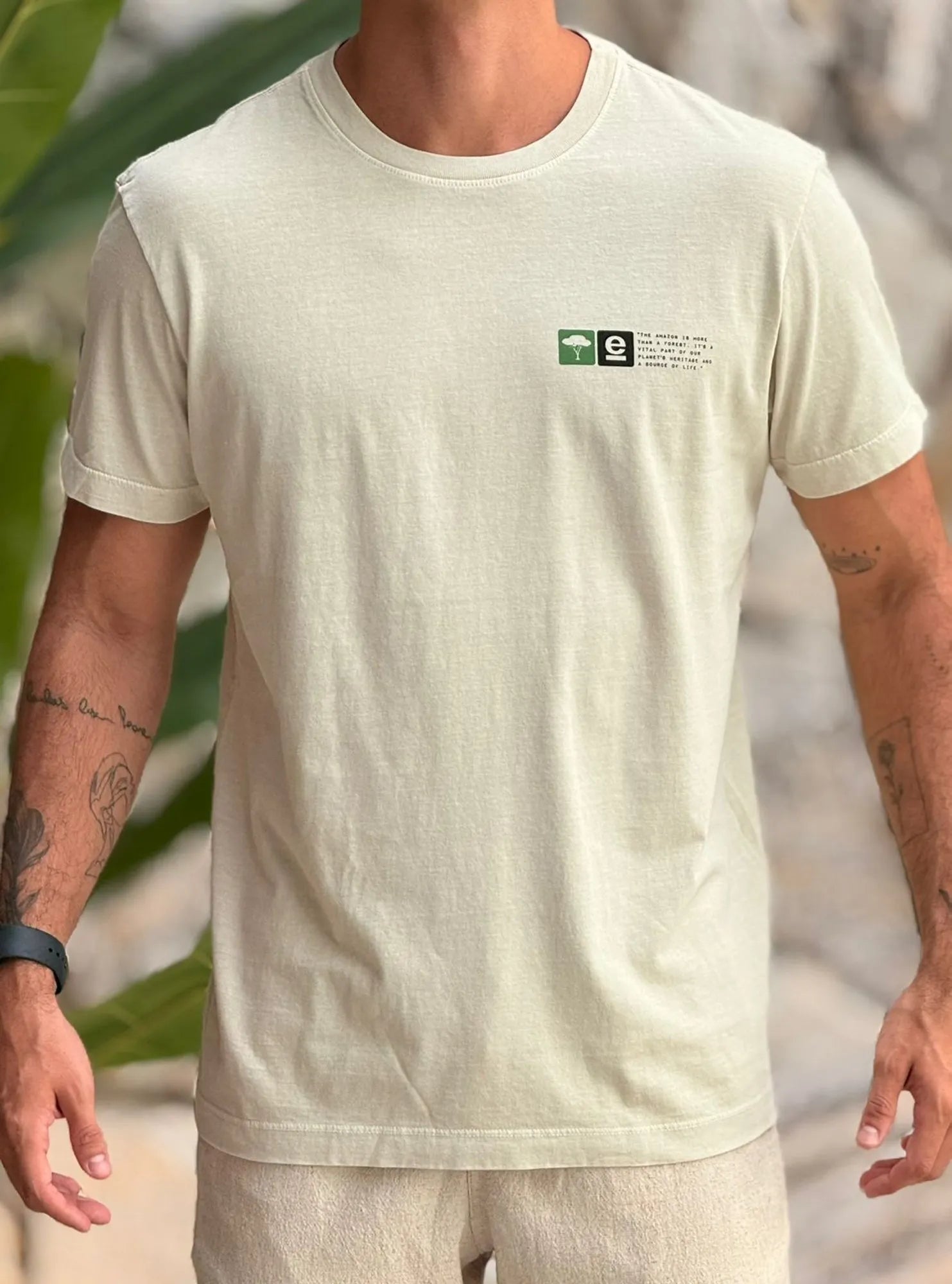 Camiseta Osklen Slim Stone Arvore Box Areia